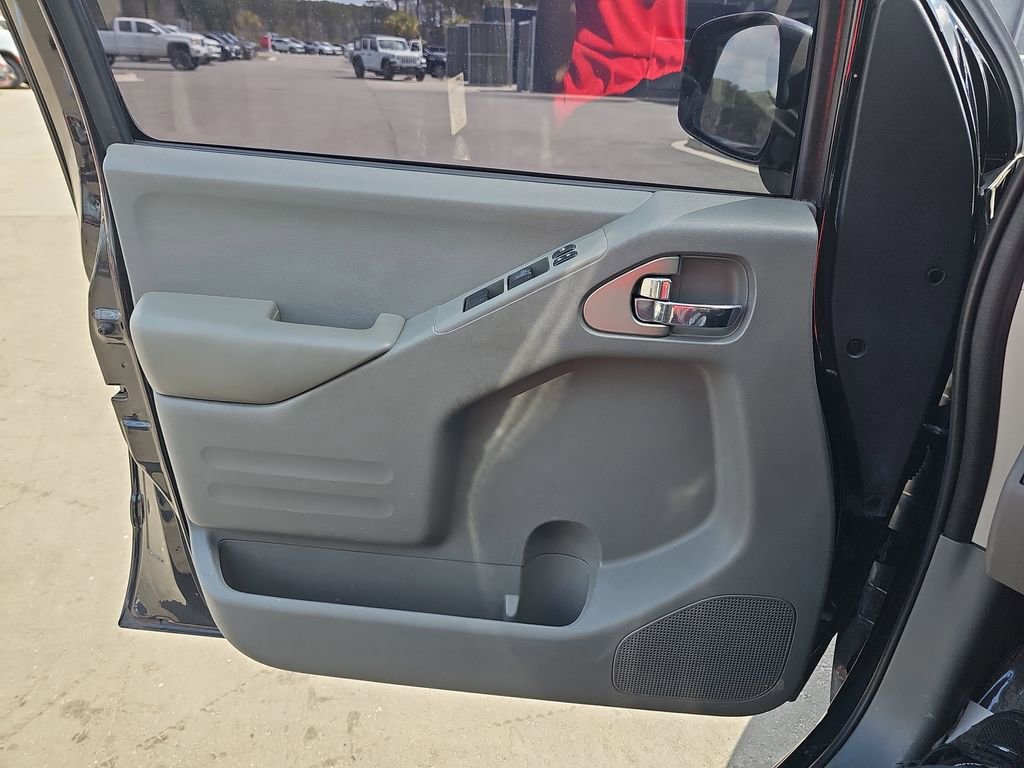 Used 2019 Nissan Frontier SV image 28