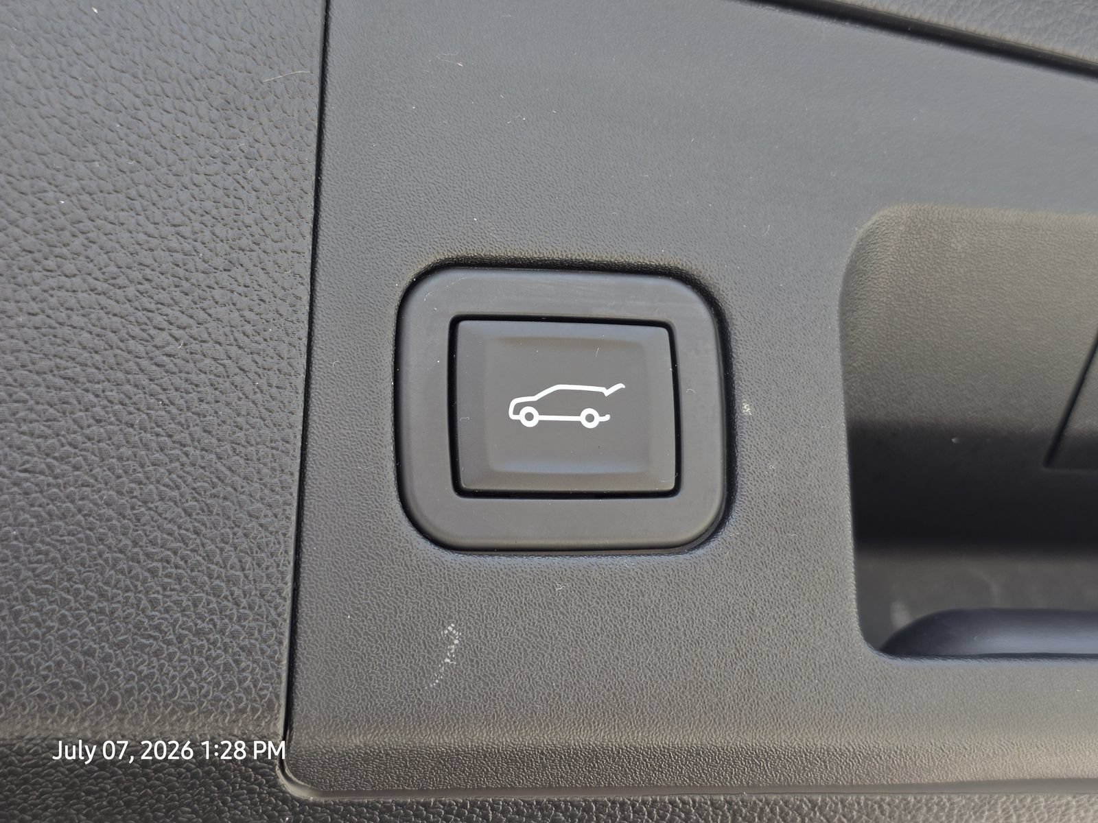 Used 2024 Cadillac XT4 Luxury w/ Cold Weather Package FWD image 21