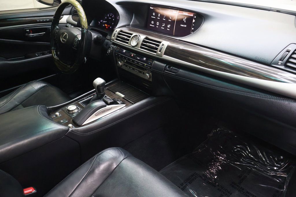 Used 2016 Lexus LS 460 w/ Comfort Package RWD image 11