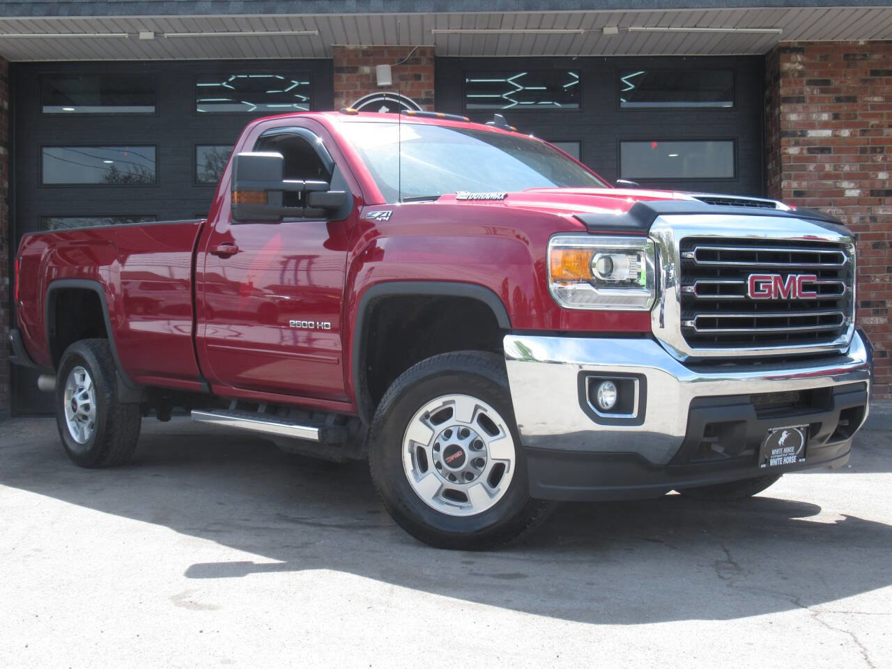 Used 2018 GMC Sierra 2500 SLE w/ SLE Preferred Package AWD/4WD image 1