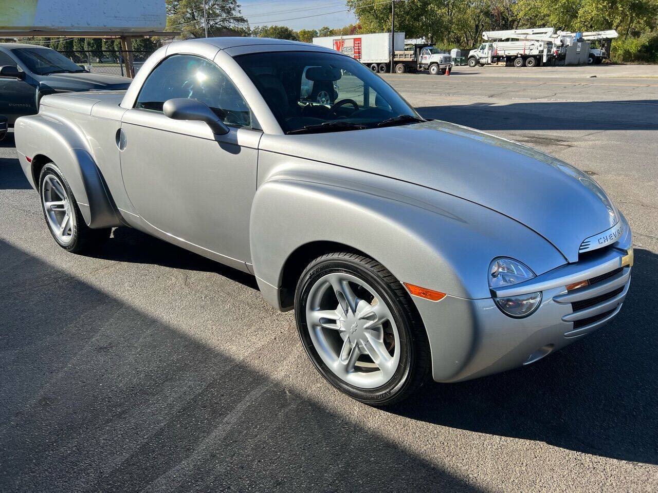 Used 2004 Chevrolet SSR w/ Preferred Equipment Group RWD image 9