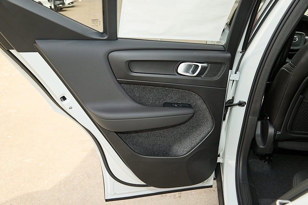 New 2026 Volvo XC40 B5 Plus w/ Protection Package Premier image 18