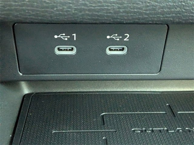 New 2025 Mitsubishi Outlander SE image 24