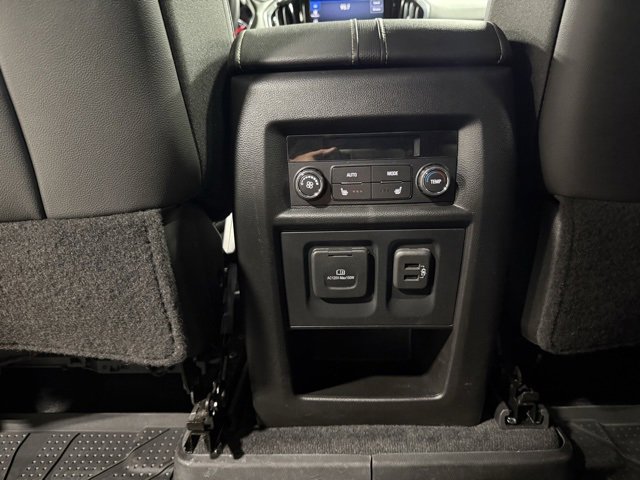 Used 2023 Chevrolet Traverse Premier image 36