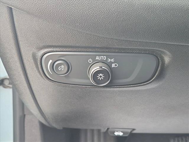 Used 2022 Chevrolet Equinox RS FWD image 11