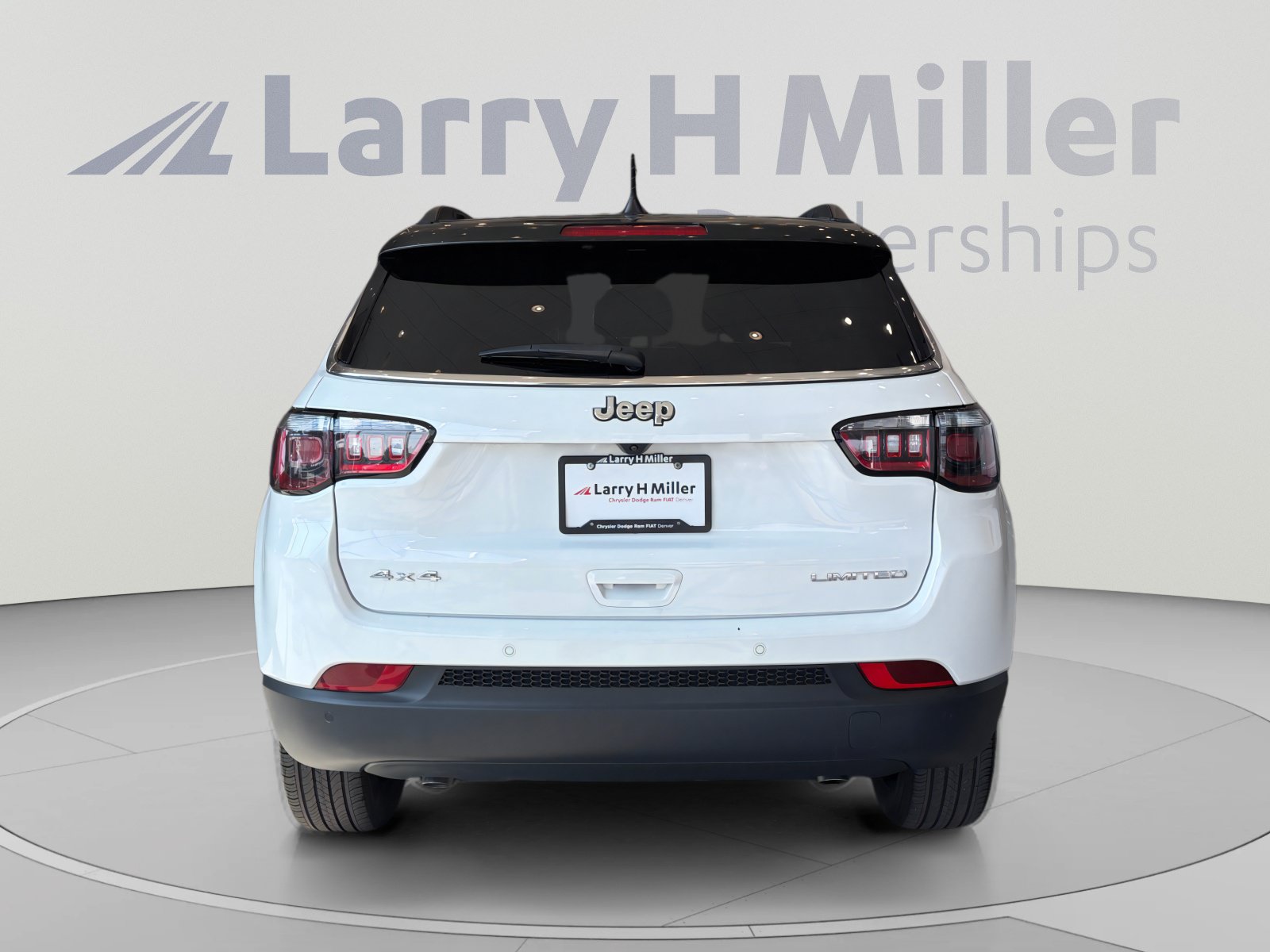 Used 2025 Jeep Compass Limited AWD/4WD image 4