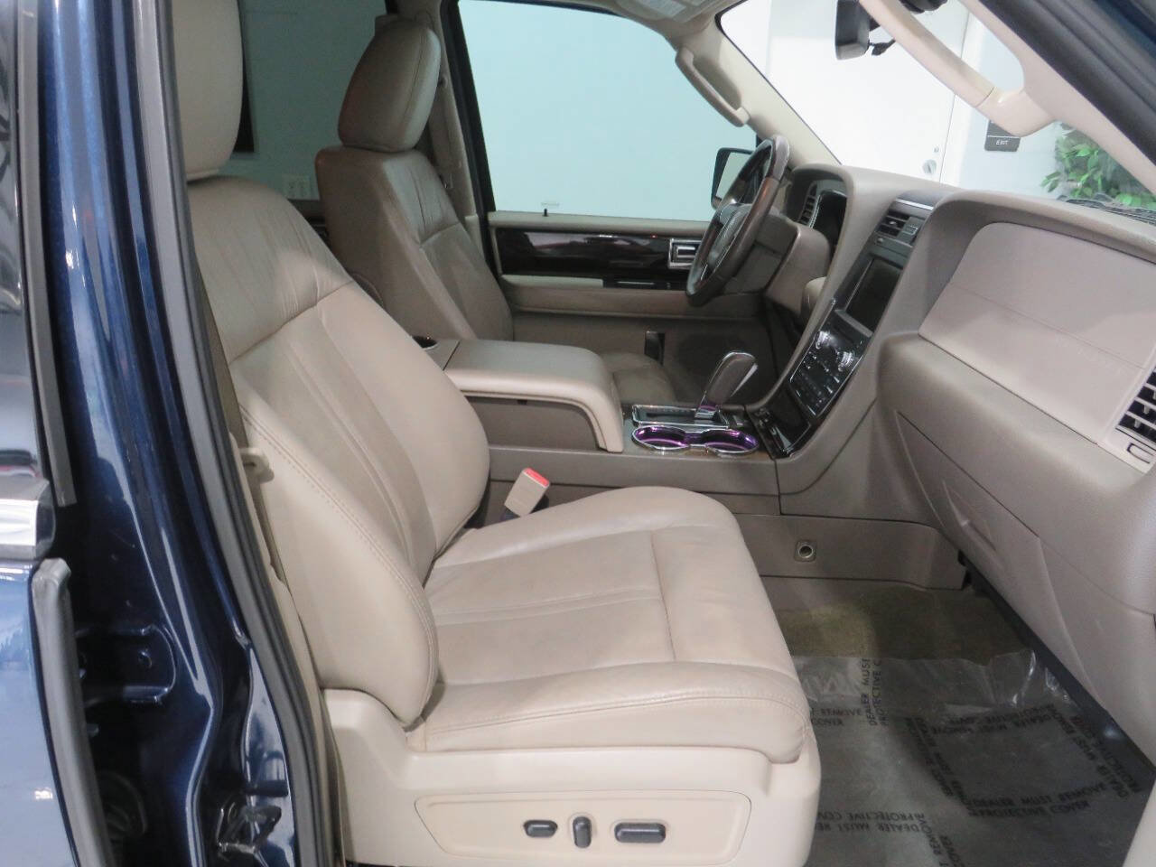 Used 2015 Lincoln Navigator 4WD image 10