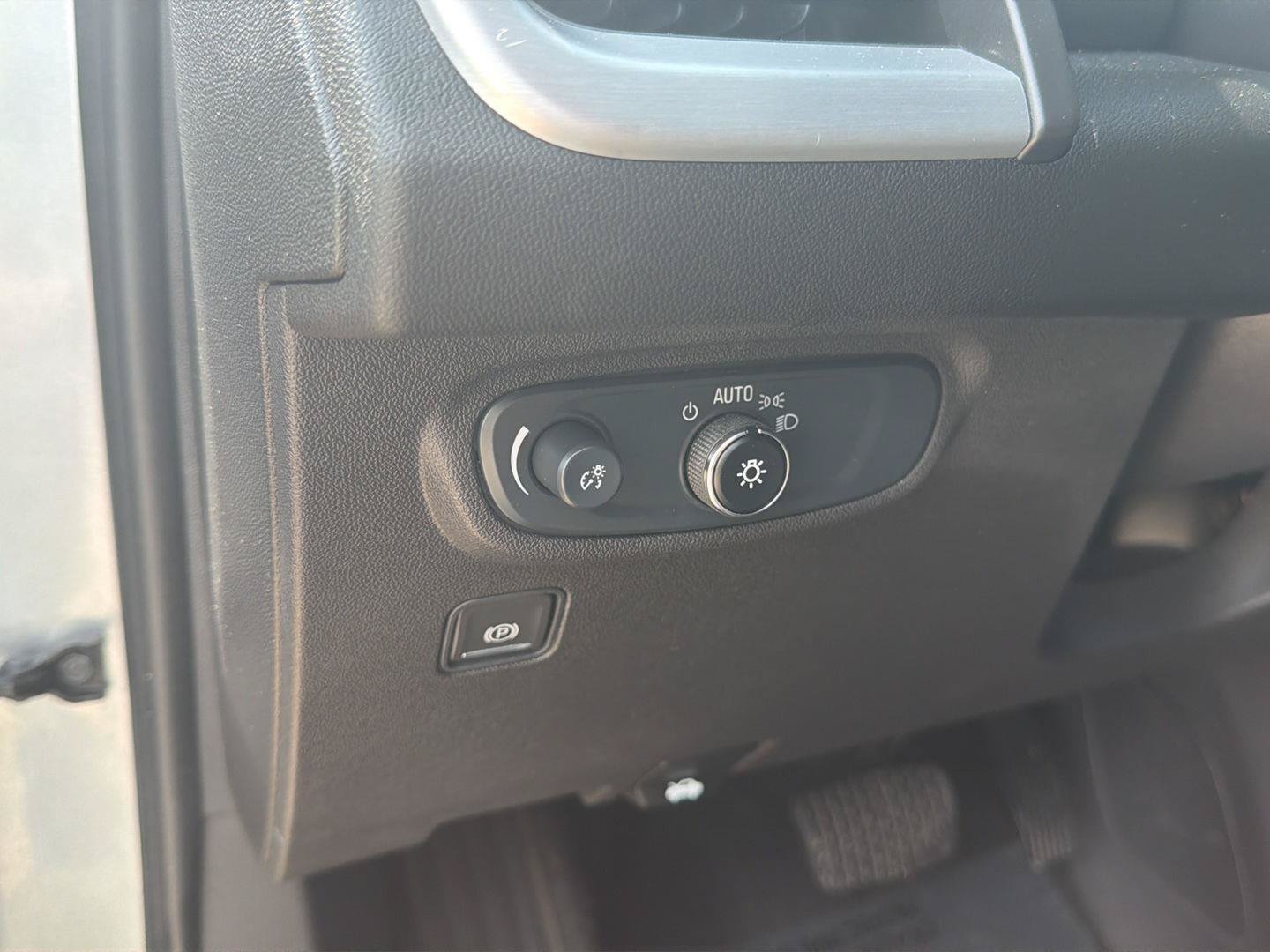 Used 2024 GMC Terrain SLE AWD/4WD image 24