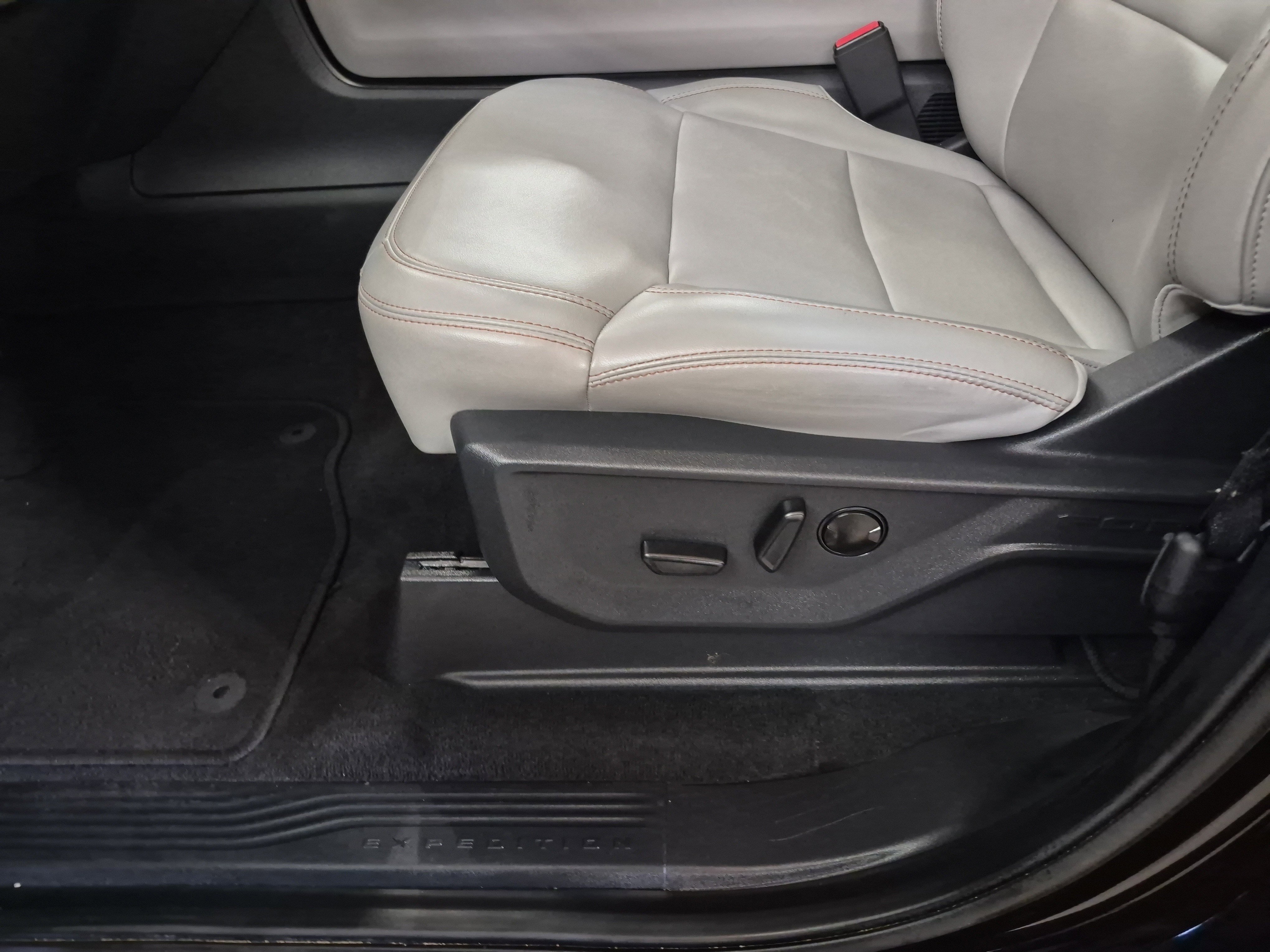 Used 2025 Ford Expedition Max Active AWD/4WD image 12