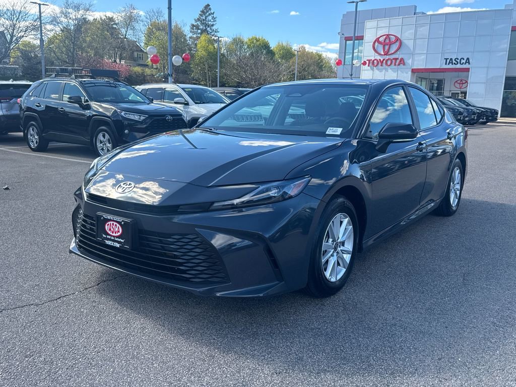Used 2025 Toyota Camry LE AWD/4WD image 3