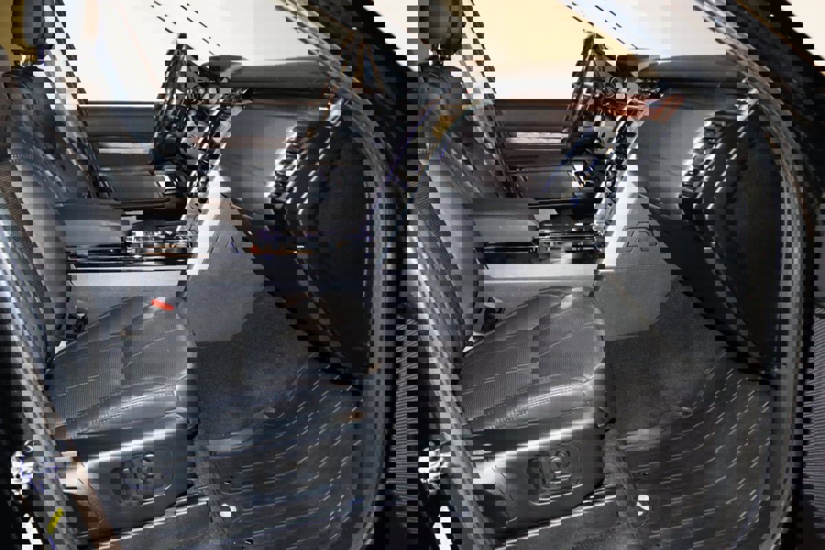 Used 2018 Land Rover Discovery HSE image 54