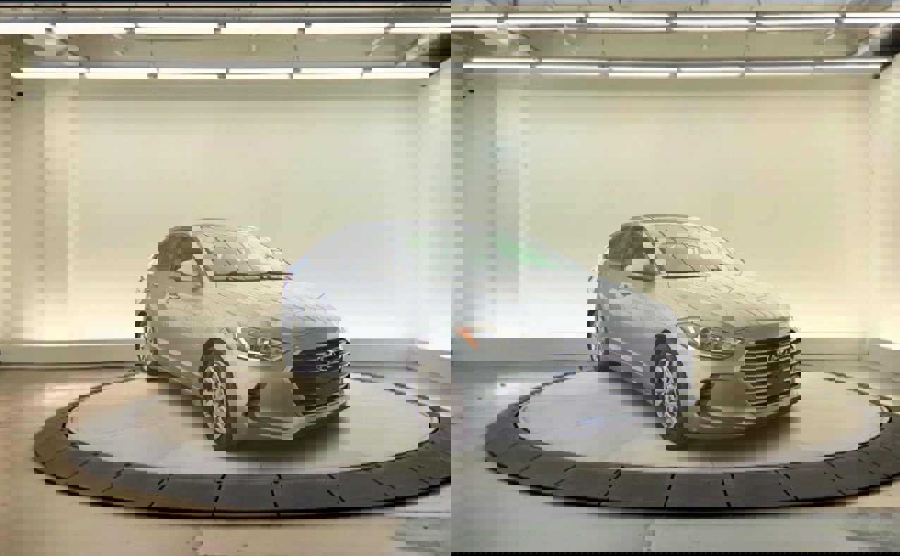 Used 2017 Hyundai Elantra SE image 1