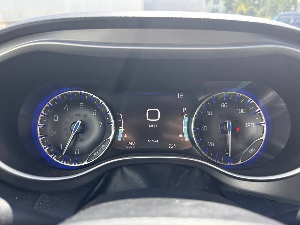 Used 2022 Chrysler Pacifica Touring-L FWD image 32