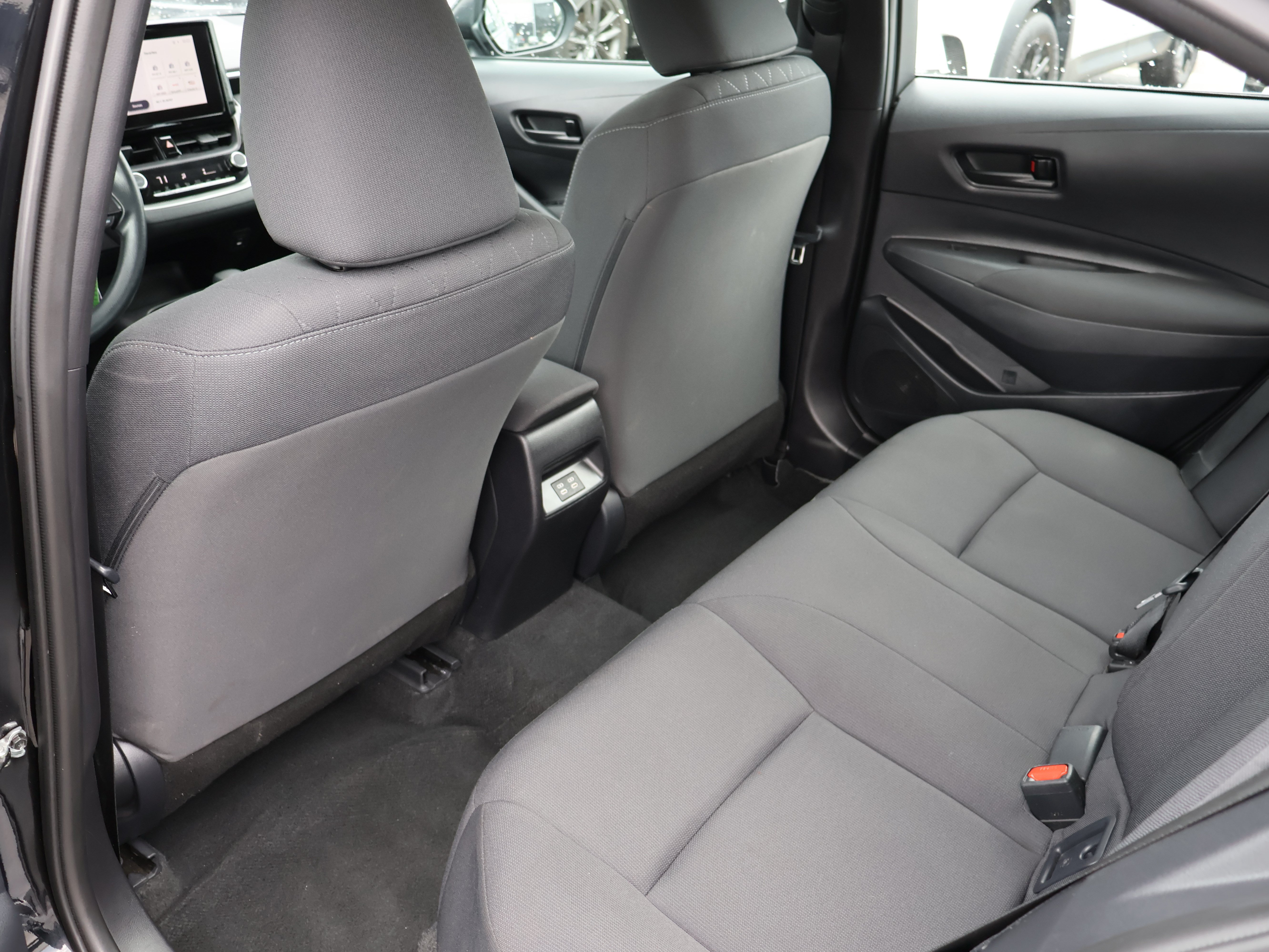 Used 2025 Toyota Corolla LE FWD image 10