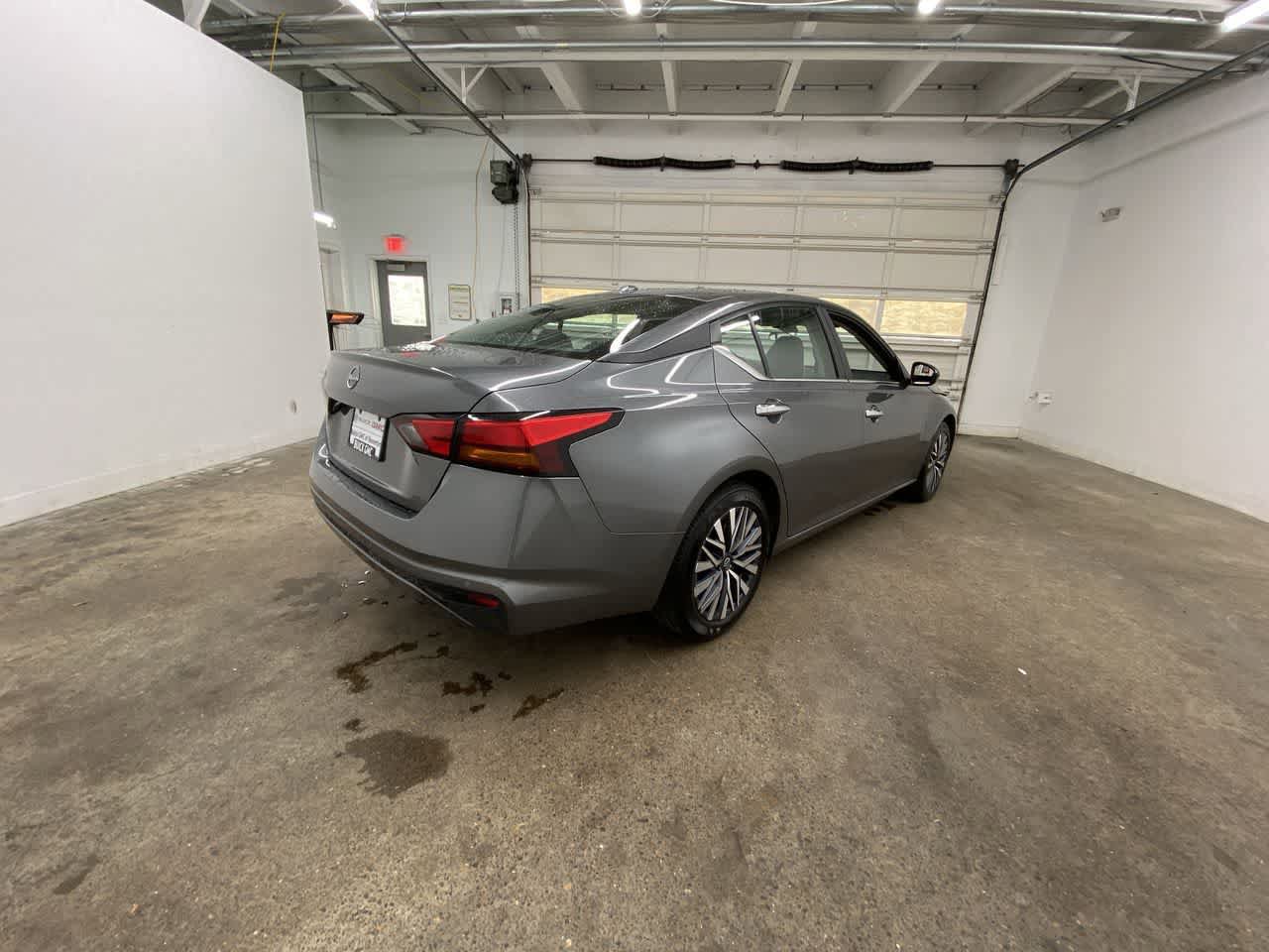 Used 2025 Nissan Altima 2.5 SV image 6