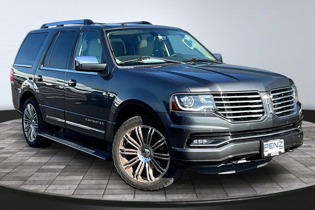 Used 2015 Lincoln Navigator 4WD w/ Equipment Group 101A Reserve image 3