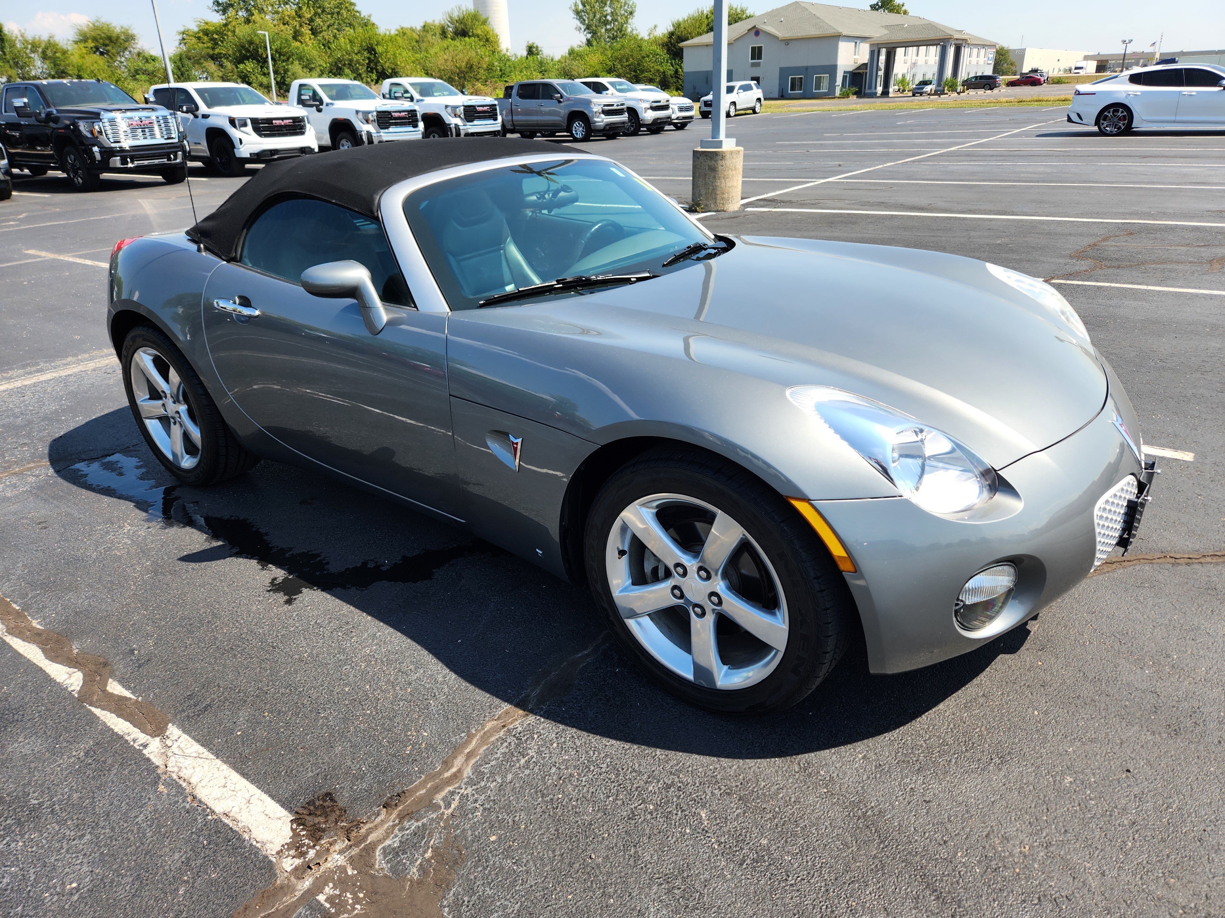 Used 2007 Pontiac Solstice Convertible w/ Premium Package RWD image 9