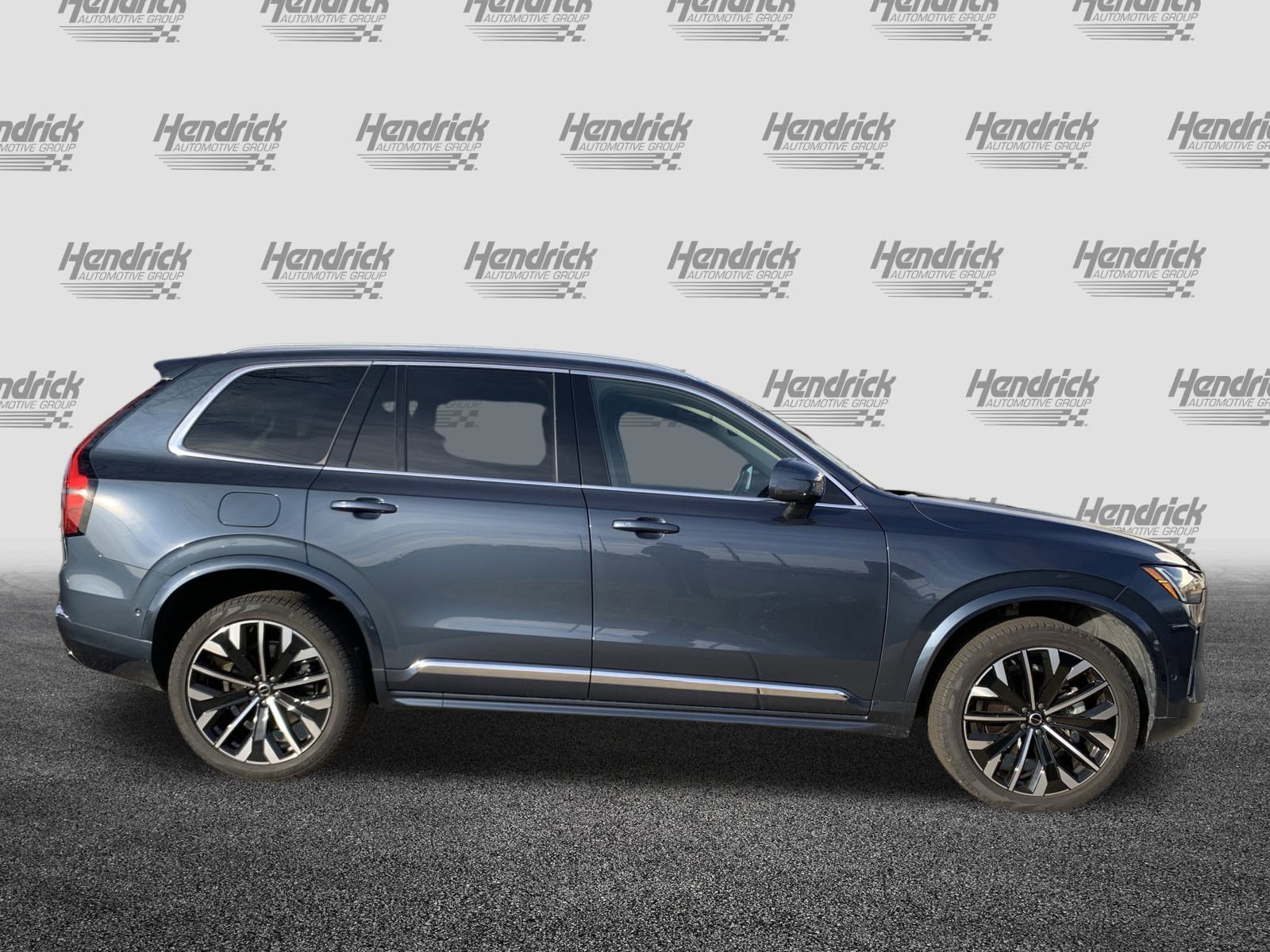 Used 2025 Volvo XC90 B6 Plus image 11
