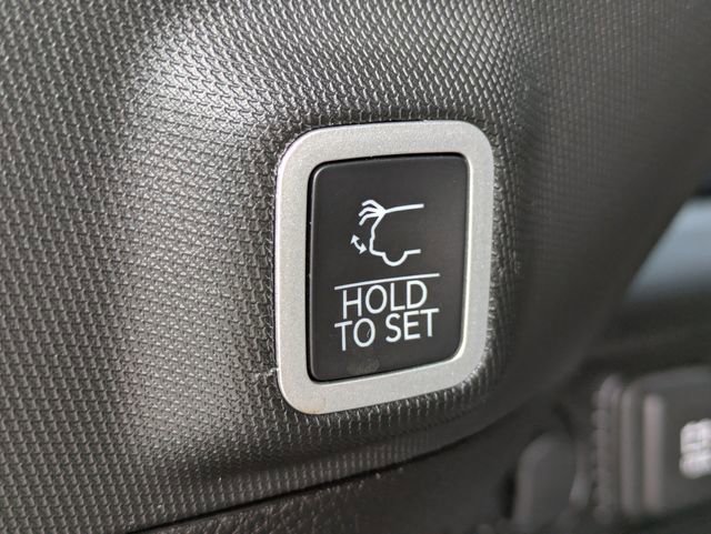 Certified 2024 Jeep Grand Cherokee Altitude image 9