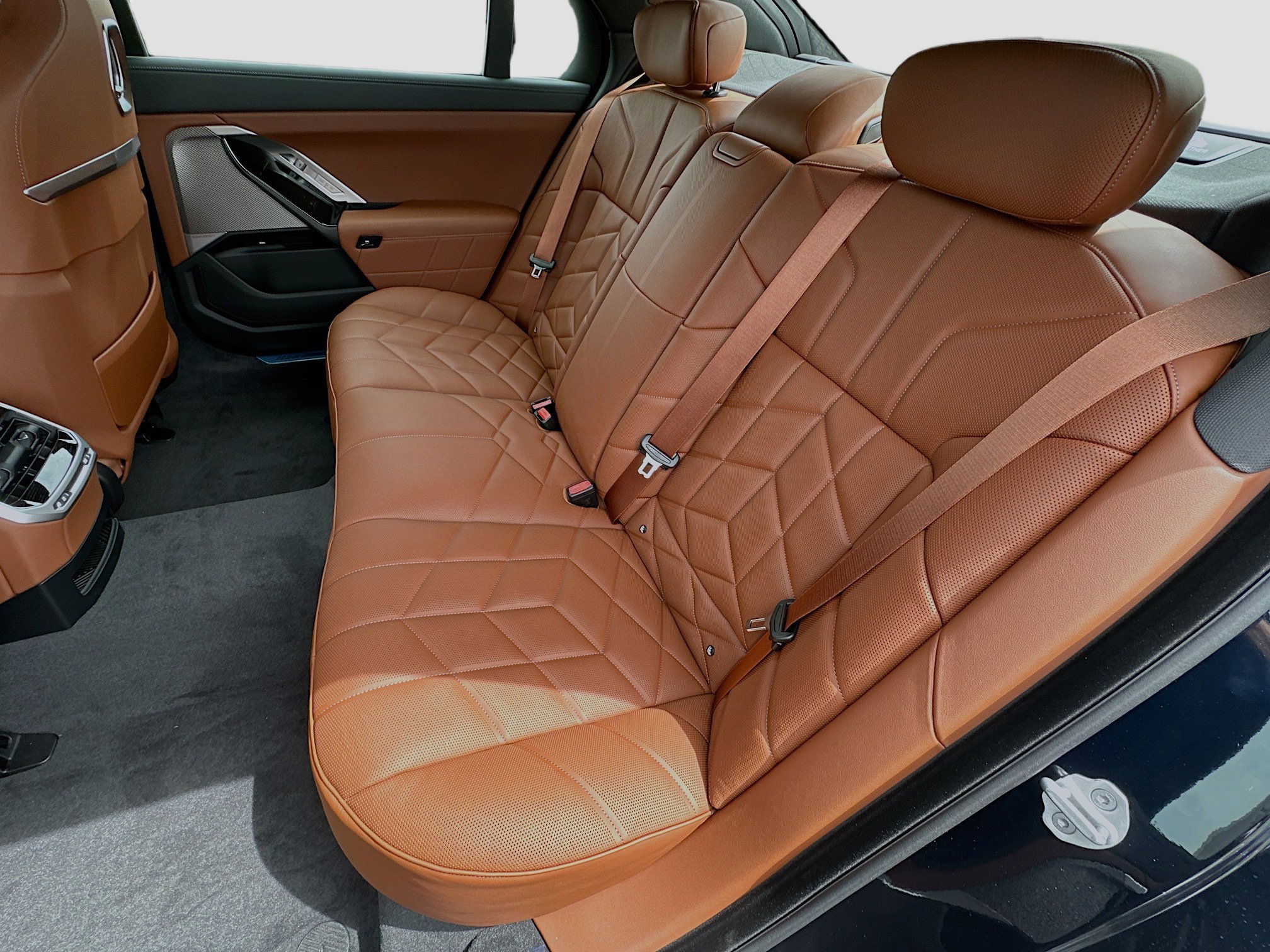 New 2026 BMW 750e xDrive w/ Premium Package AWD/4WD image 21
