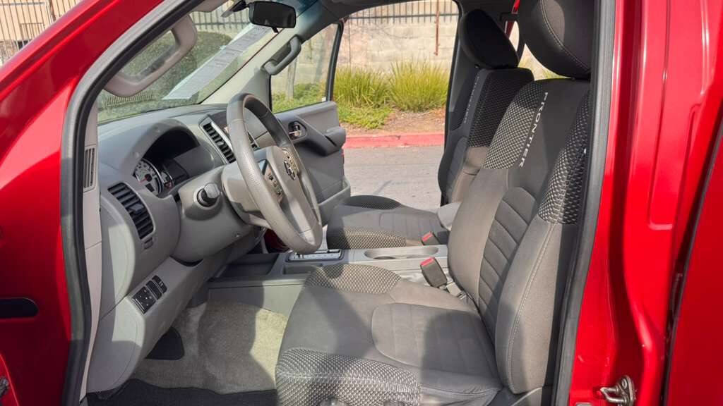 Used 2012 Nissan Frontier SV w/ Sport Appearance Pkg RWD image 12