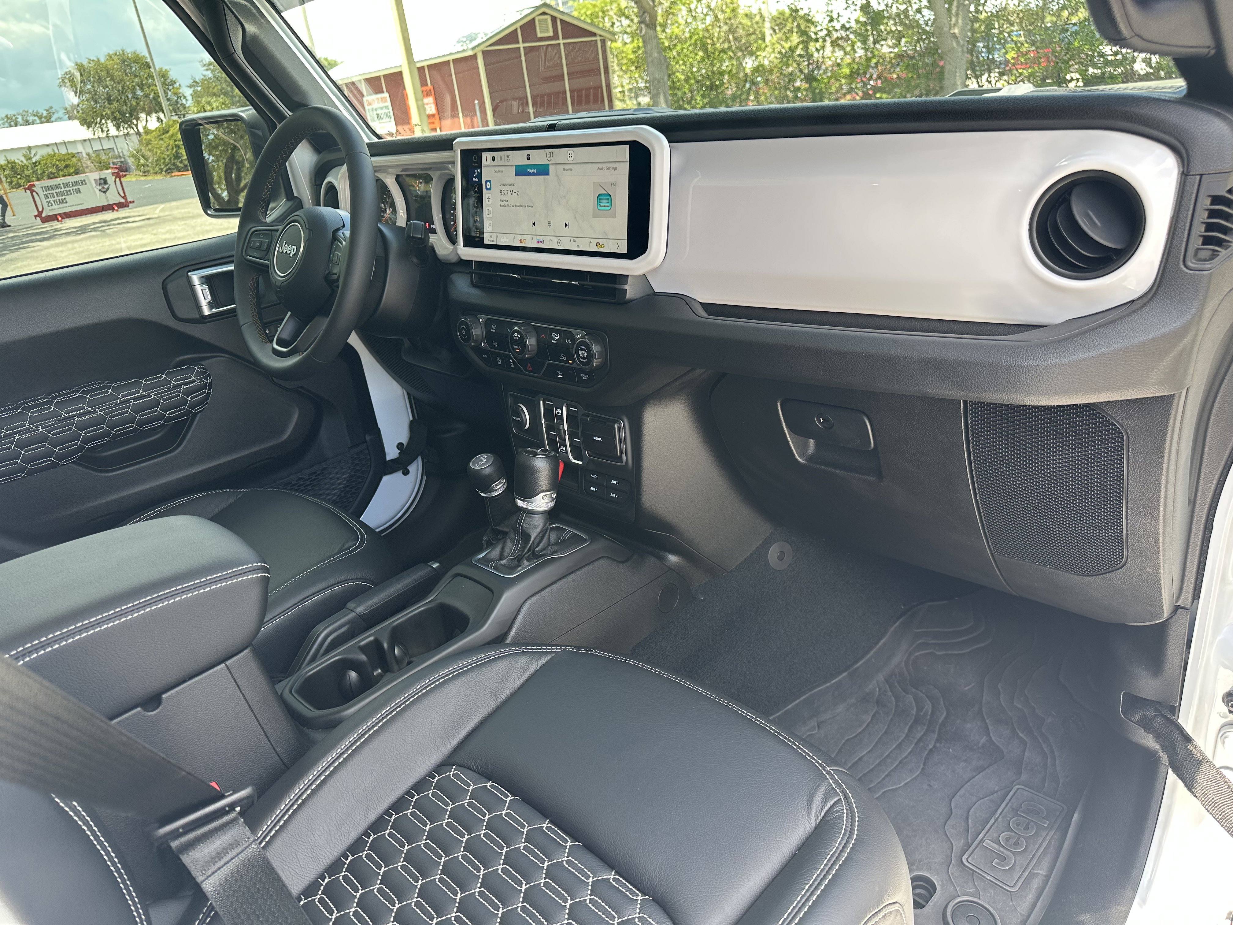 Used 2024 Jeep Wrangler Unlimited Sport image 28