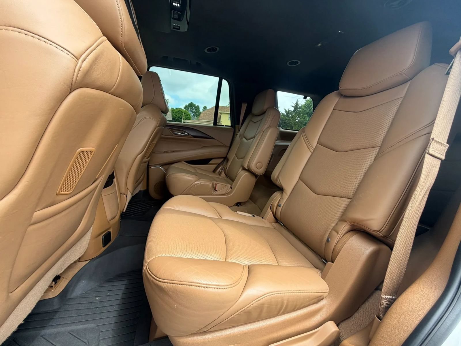 Used 2017 Cadillac Escalade Platinum AWD/4WD image 6