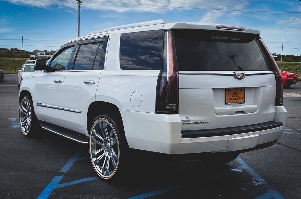 Used 2016 Cadillac Escalade Luxury AWD/4WD image 7
