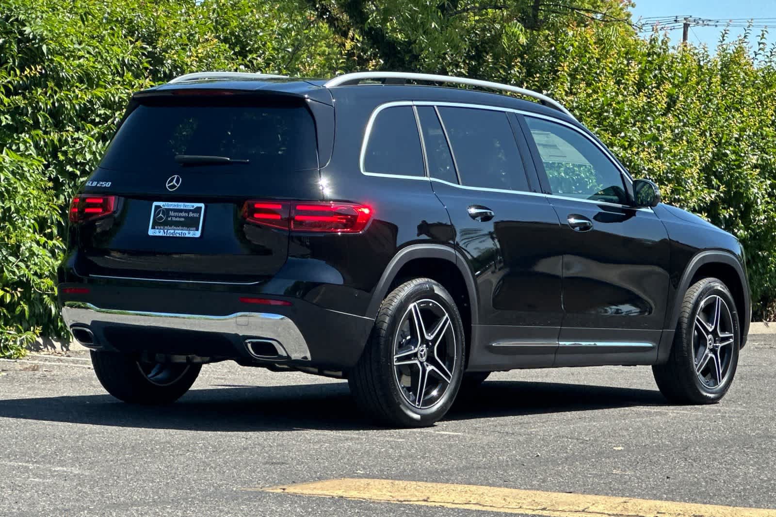 New 2026 Mercedes-Benz GLB 250 image 3