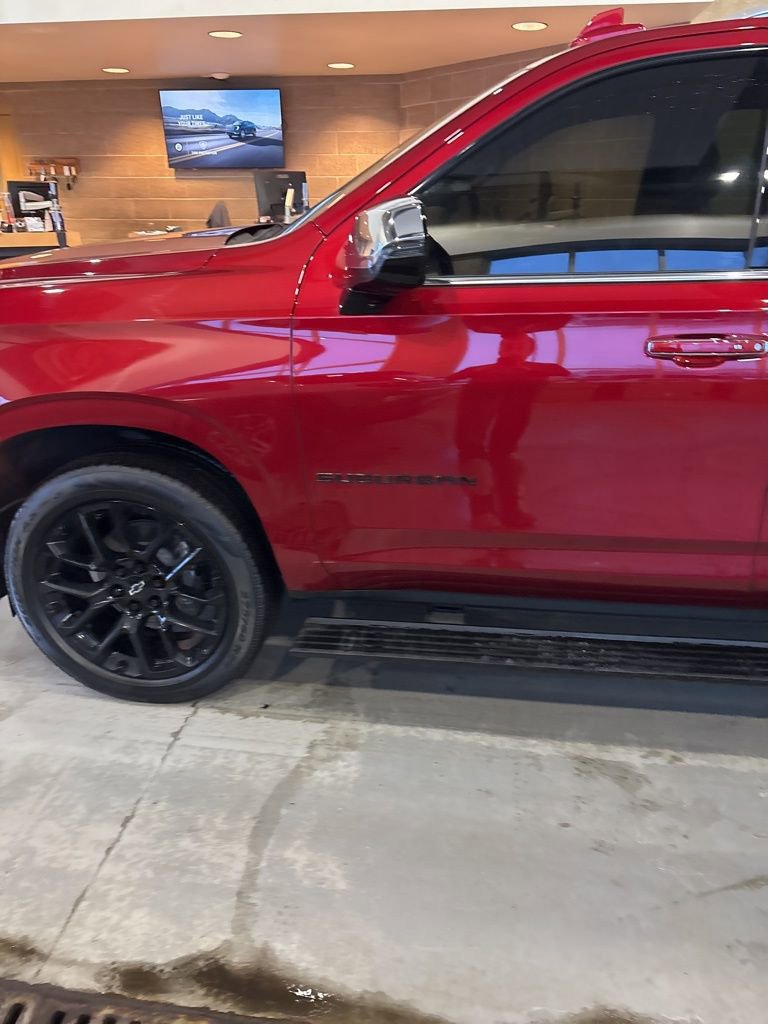 Used 2023 Chevrolet Suburban Premier image 17