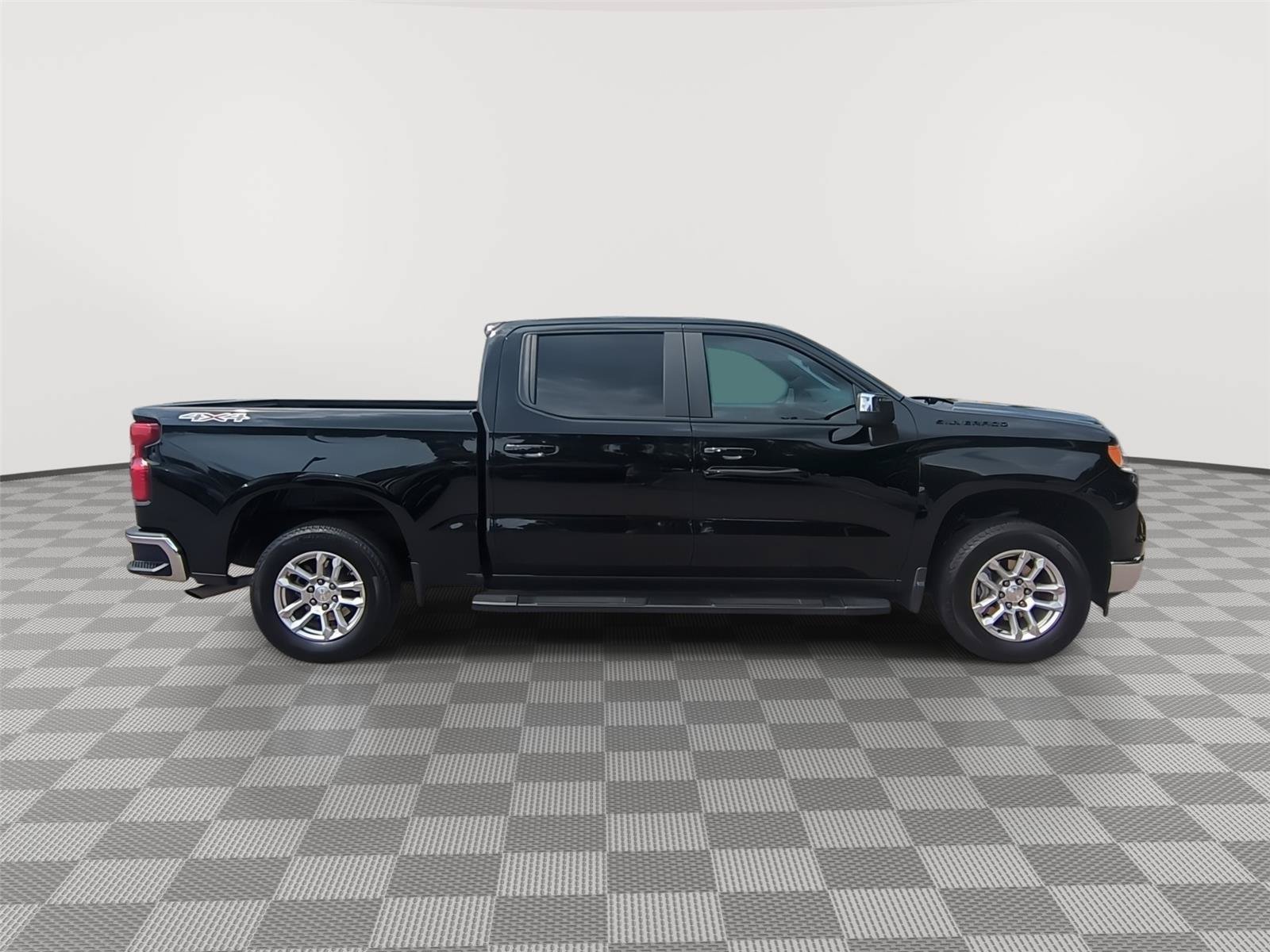 Used 2024 Chevrolet Silverado 1500 LT AWD/4WD image 6