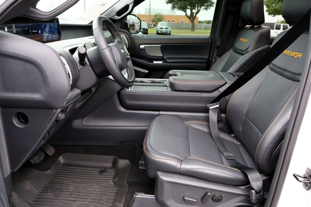 Used 2025 Ford Expedition Tremor AWD/4WD image 32