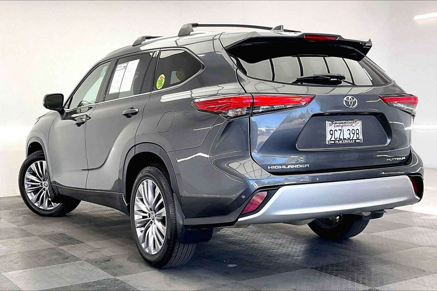 Used 2022 Toyota Highlander Platinum FWD image 10
