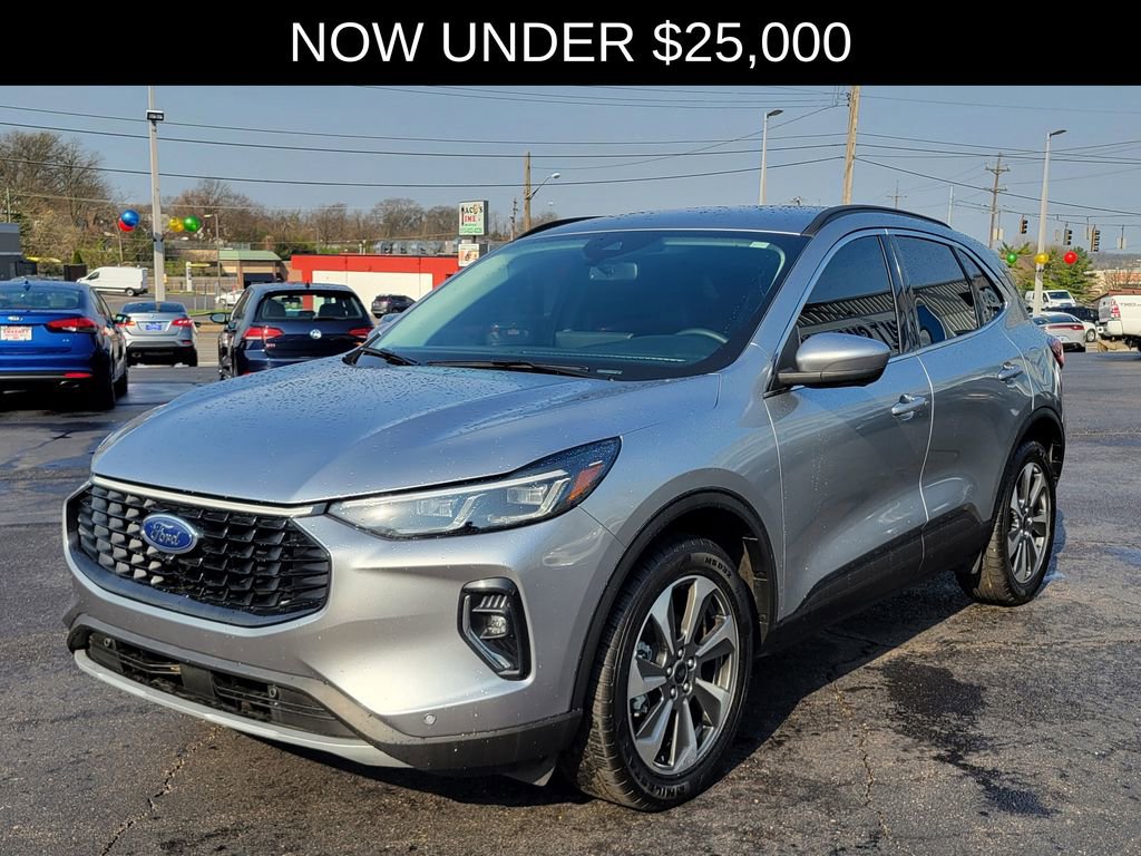 Used 2023 Ford Escape Platinum image 2