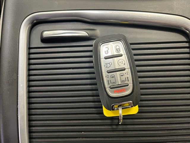Used 2024 Chrysler Pacifica Touring-L image 26