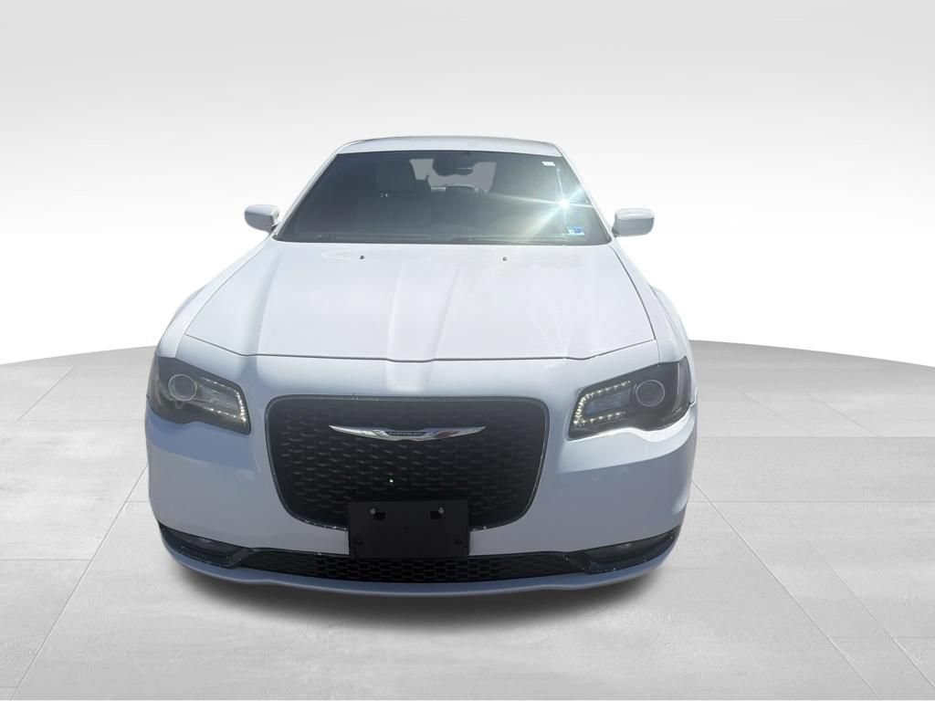 Used 2019 Chrysler 300 S RWD image 2