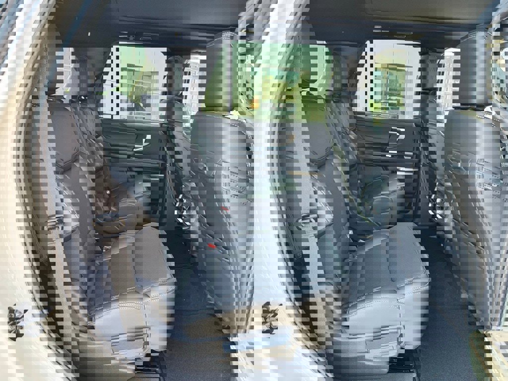 New 2025 Ford Expedition Platinum image 16