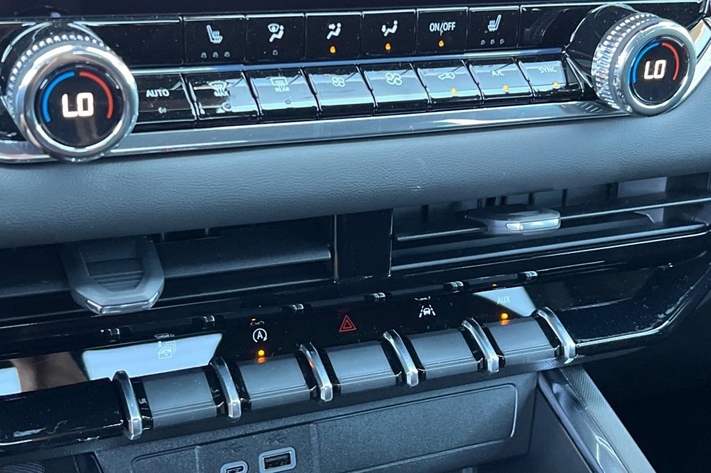 New 2025 GMC Canyon Elevation w/ Convenience Package image 17