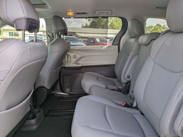 Used 2022 Toyota Sienna XLE FWD image 14