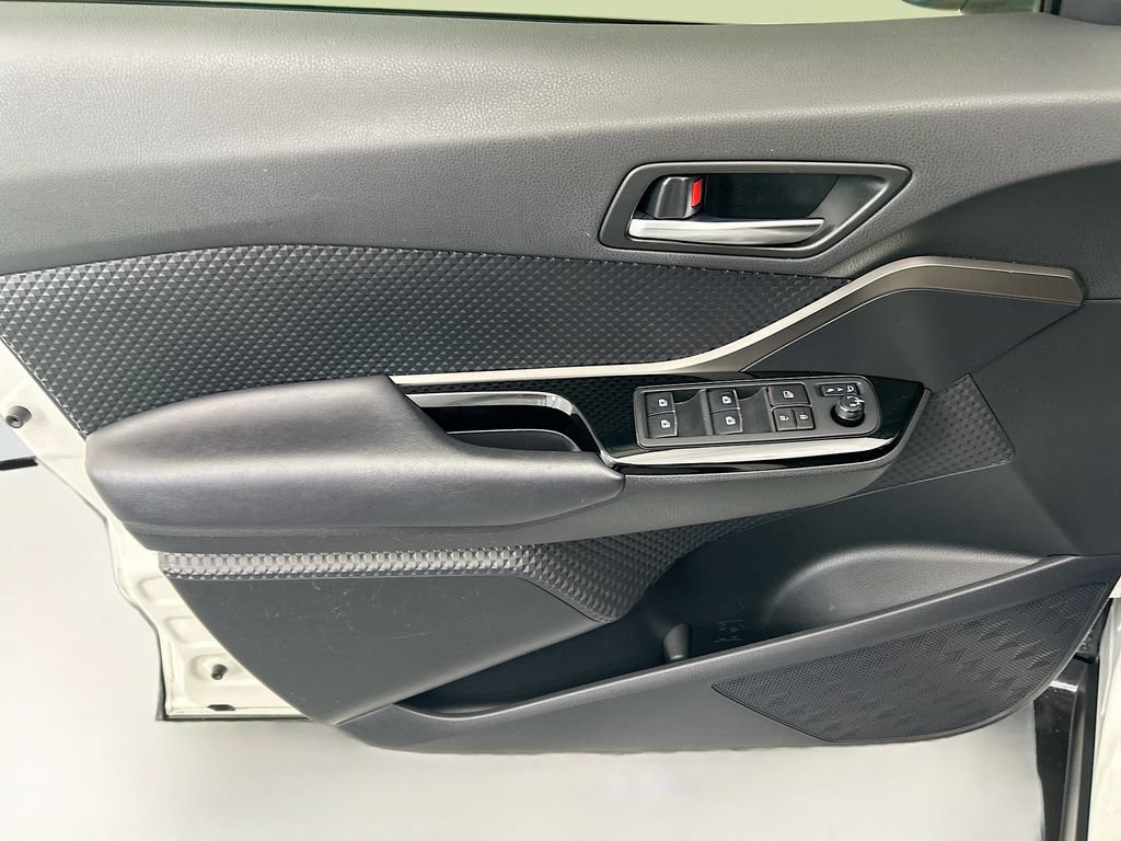 Used 2019 Toyota C-HR XLE FWD image 22
