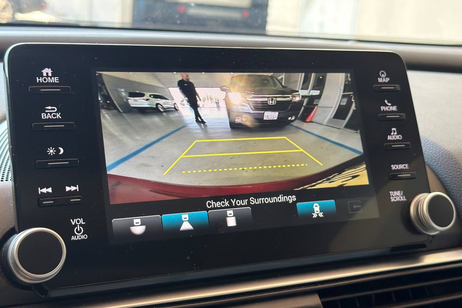 Used 2019 Honda Accord Touring image 18