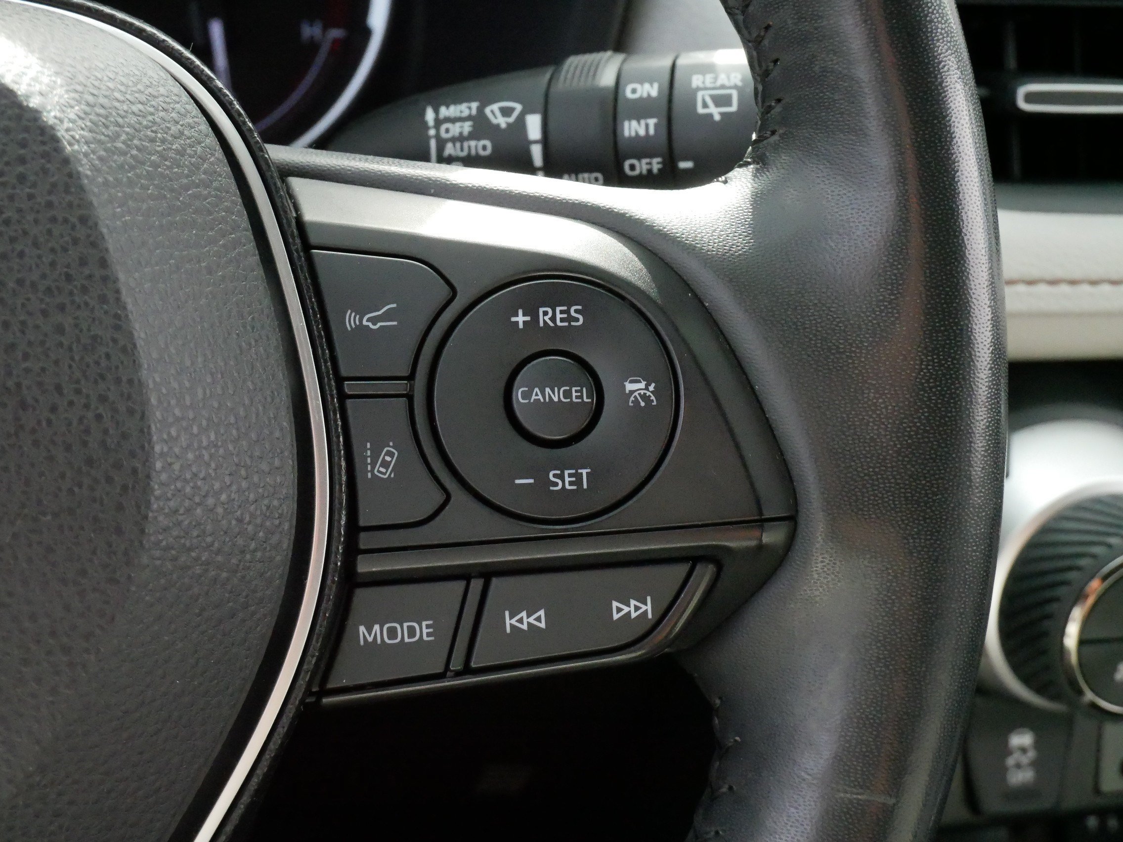 Certified 2019 Toyota RAV4 Limited w/ Cold Weather Package AWD/4WD image 25