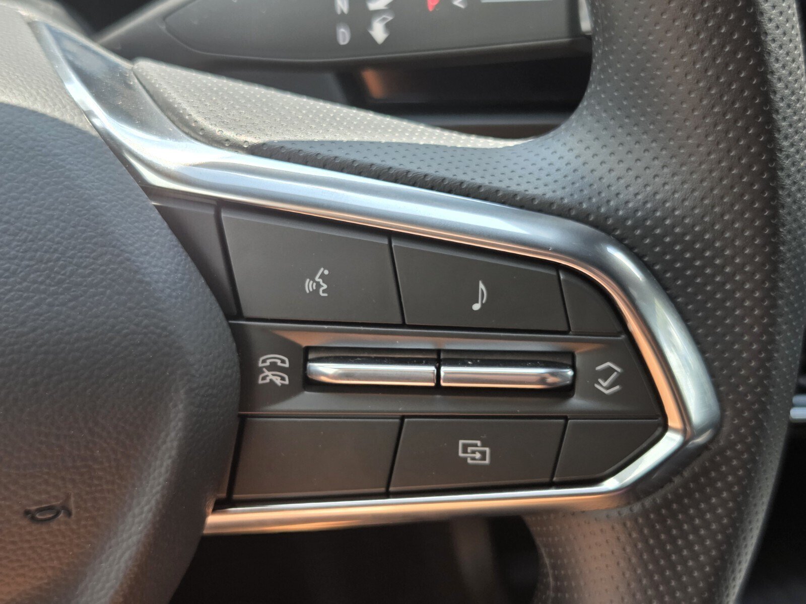 New 2026 Chevrolet Equinox EV LT w/ Midnight Package FWD image 14