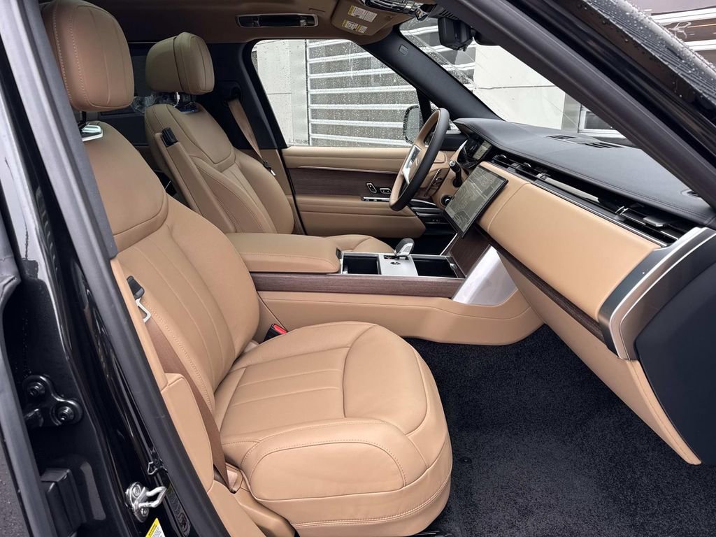 New 2026 Land Rover Range Rover SE image 9