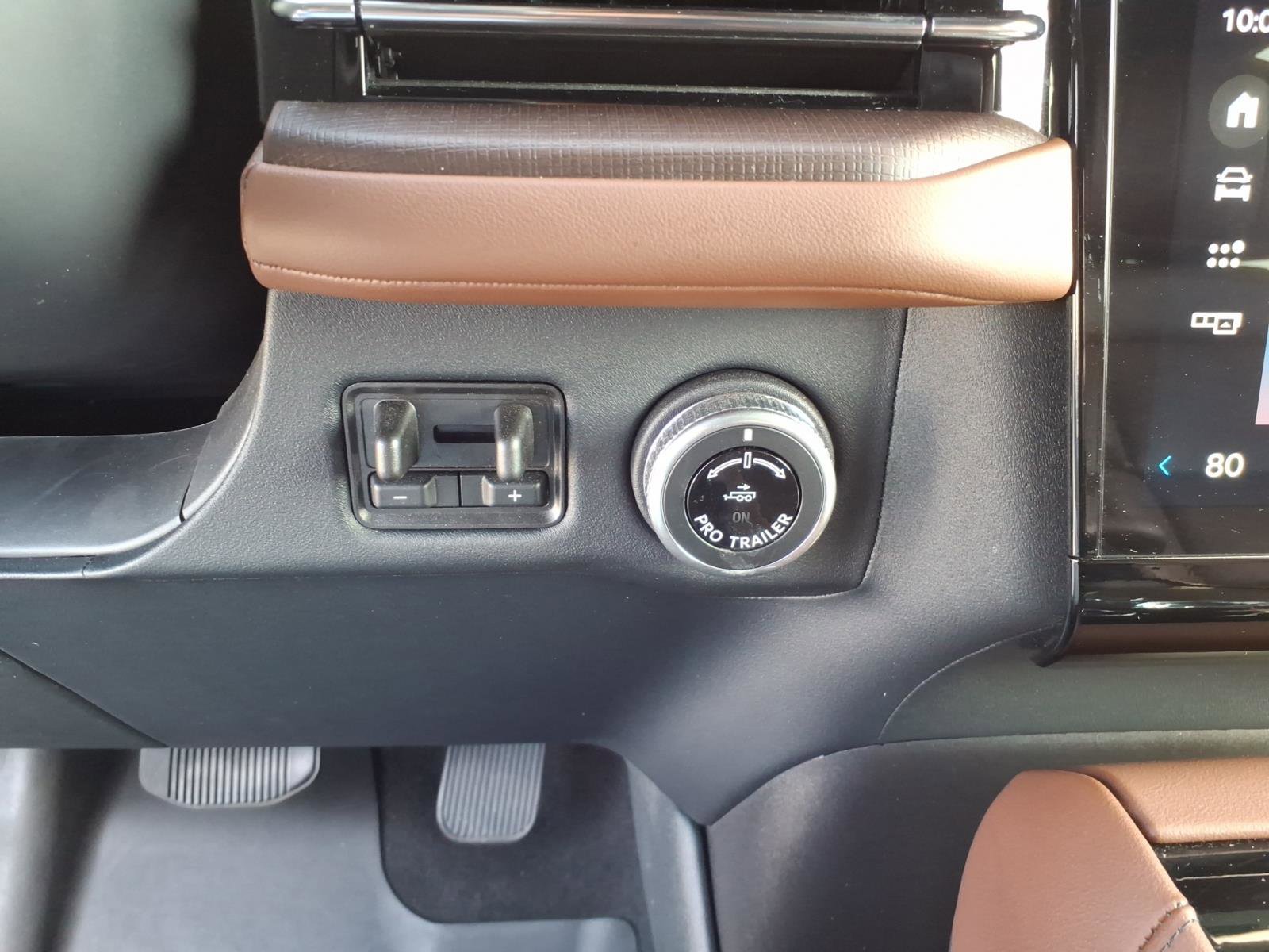 Used 2025 Lincoln Navigator L Reserve image 19