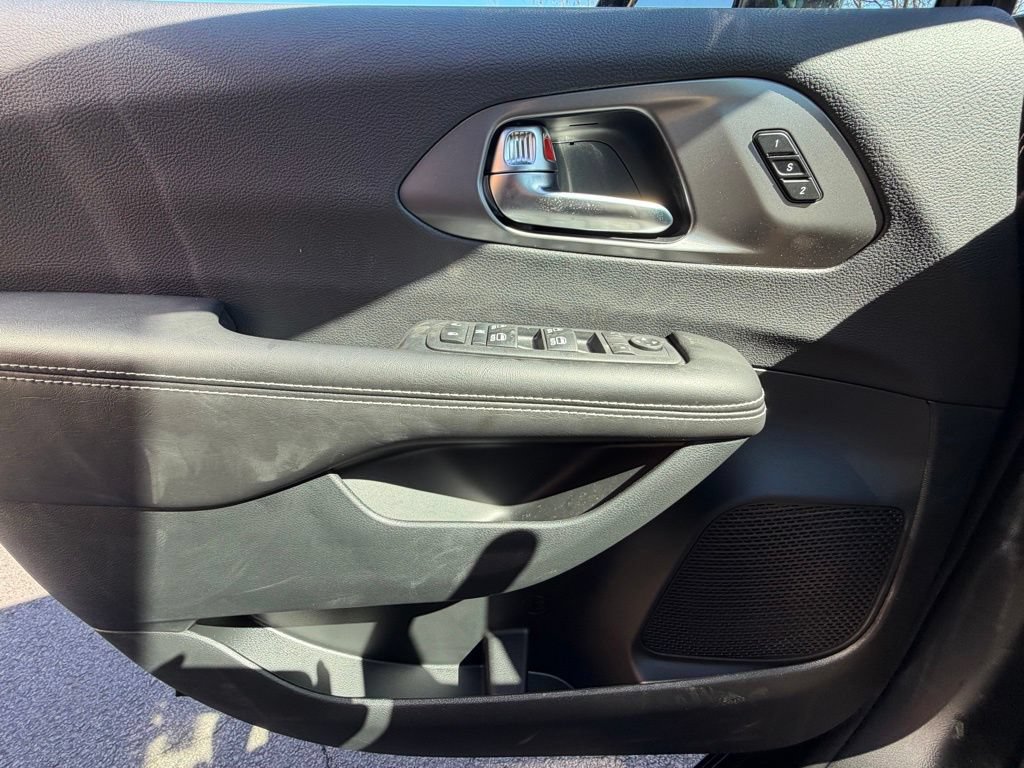 New 2026 Chrysler Pacifica Select FWD image 27