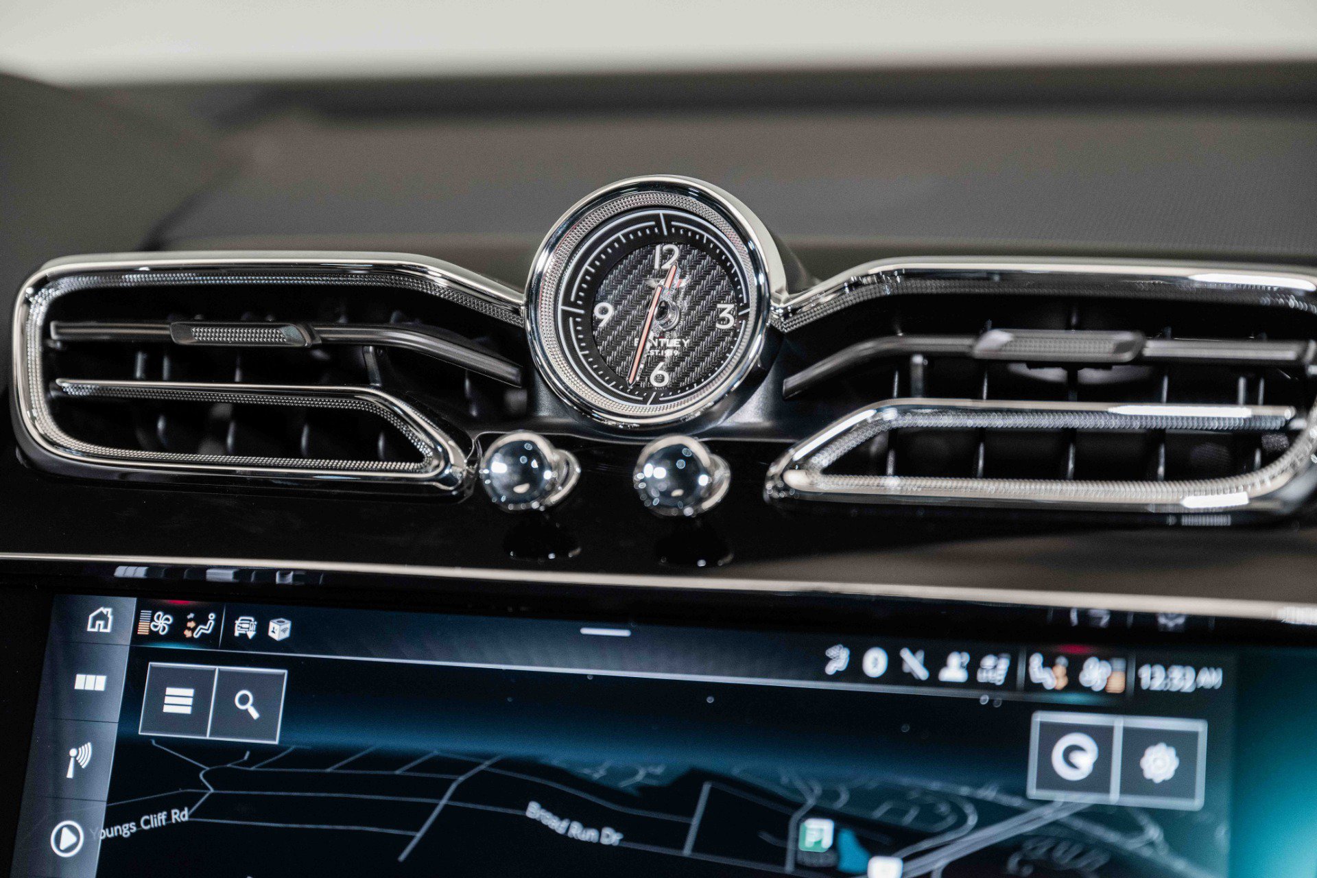 Certified 2024 Bentley Bentayga AWD/4WD image 31
