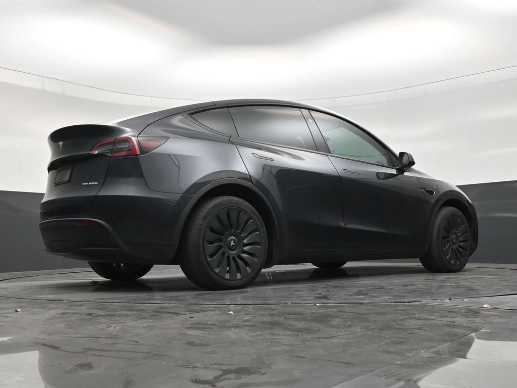 Used 2024 Tesla Model Y Long Range AWD/4WD image 23