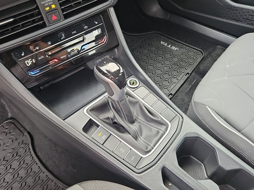 Used 2025 Volkswagen Jetta Sport FWD image 16