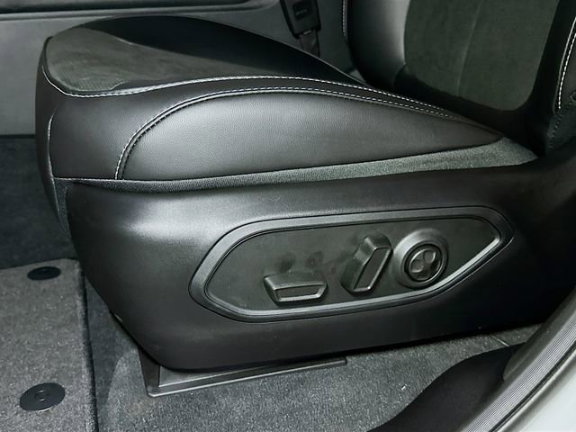 New 2025 Jeep Grand Cherokee L Altitude image 13